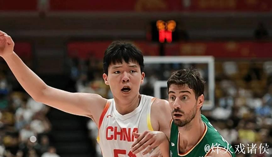 胡明轩三分绝杀 中国男篮险胜尤文图特